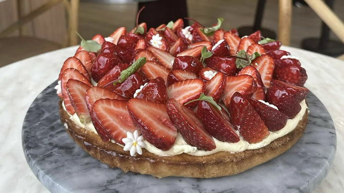 How many calories in strawberry tart ?