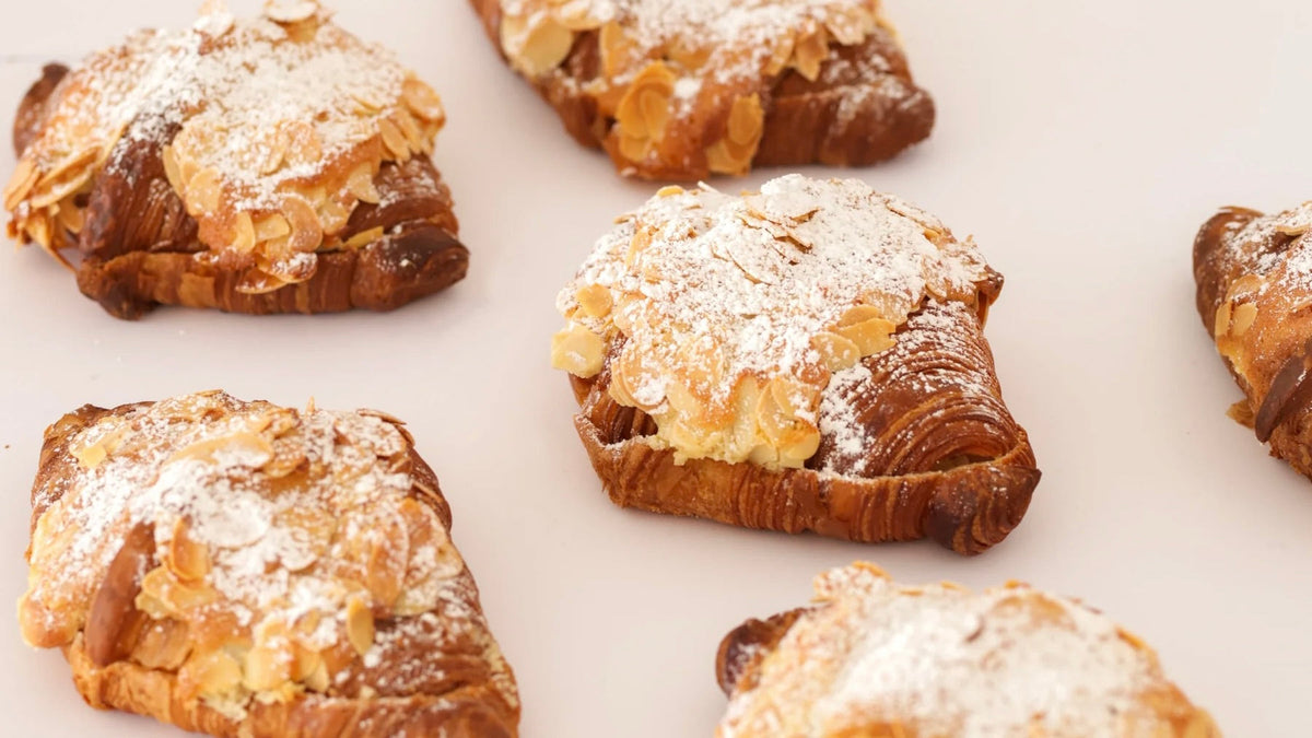How many calories in almond croissant ?
